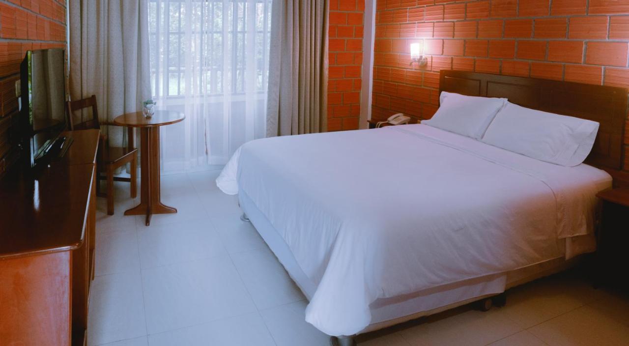 Altavista Casahotel - Asociado Casa Andina Moyobamba Bagian luar foto